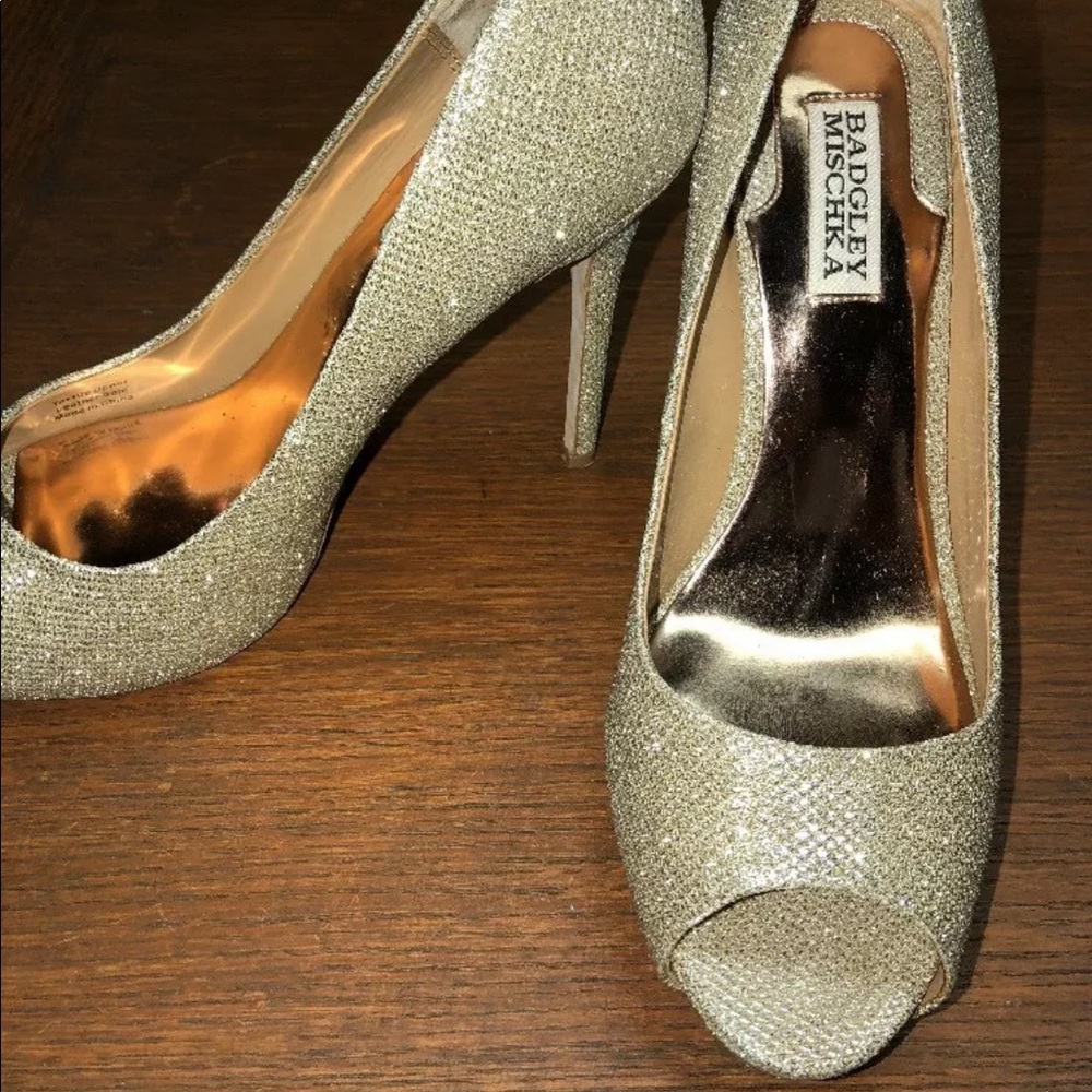 Badgley Mischka Stilletto Gold Glitter Pump size 8